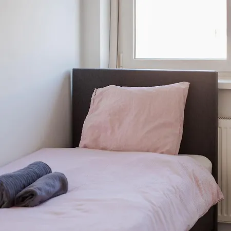 Modern 2br Near Station * 로테르담
