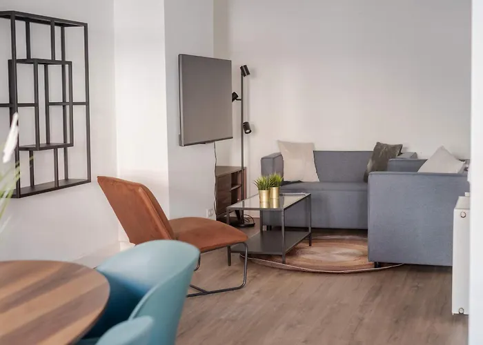 Modern 2br Near Station Apartman