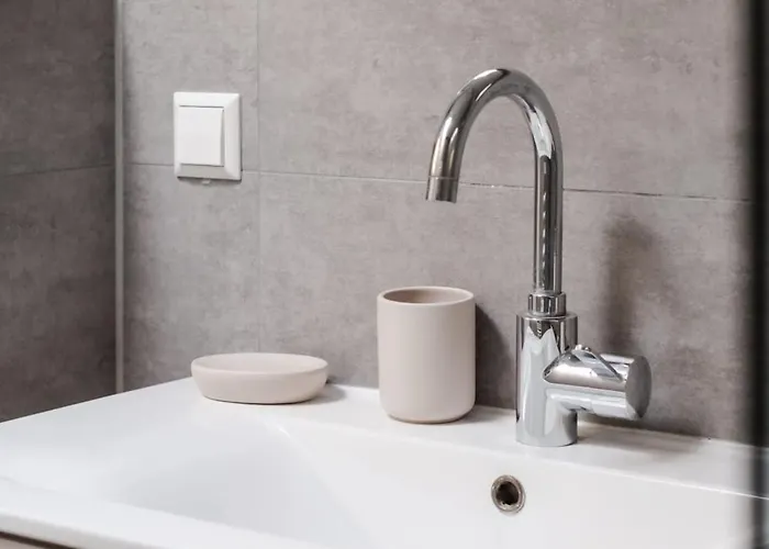 Modern 2br Near Station Apartament *