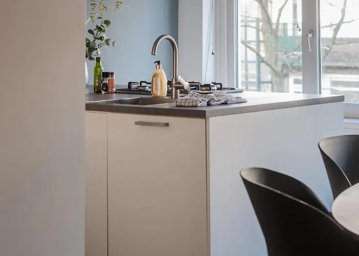 Apartman Modern 2br Near Station Rotterdam