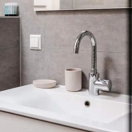 Modern 2br Near Station Appartamento *
