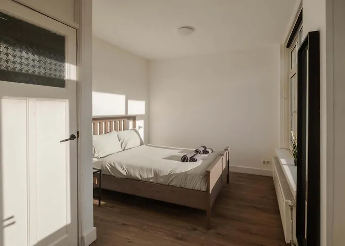 Апартаменты Modern 2br Near Station