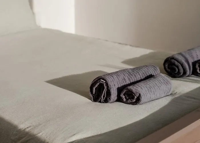 Modern 2br Near Station *